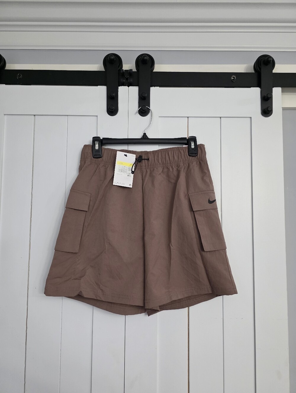 Nike Sportswear Essential Women's Woven High-Rise Shorts. NEW!
